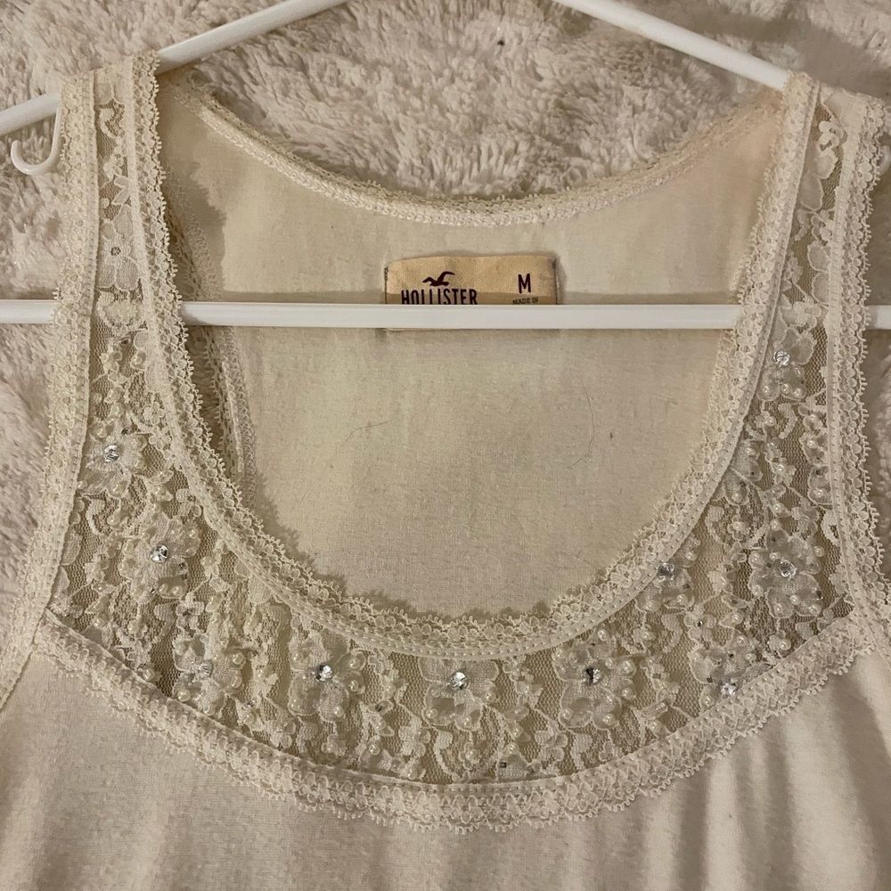HOLLISTER Beautiful Beaded tank top. Size M